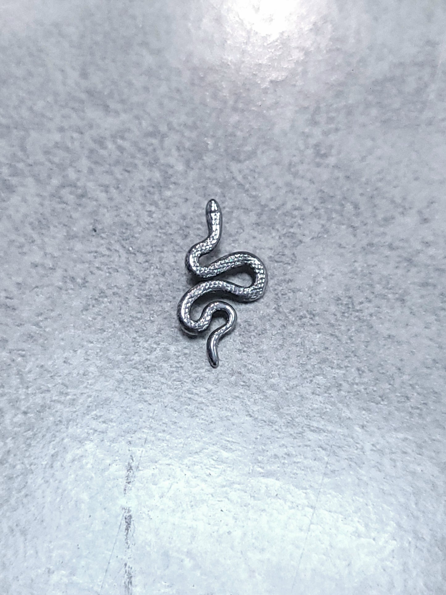 Titanium Internal Threaded Snake Top